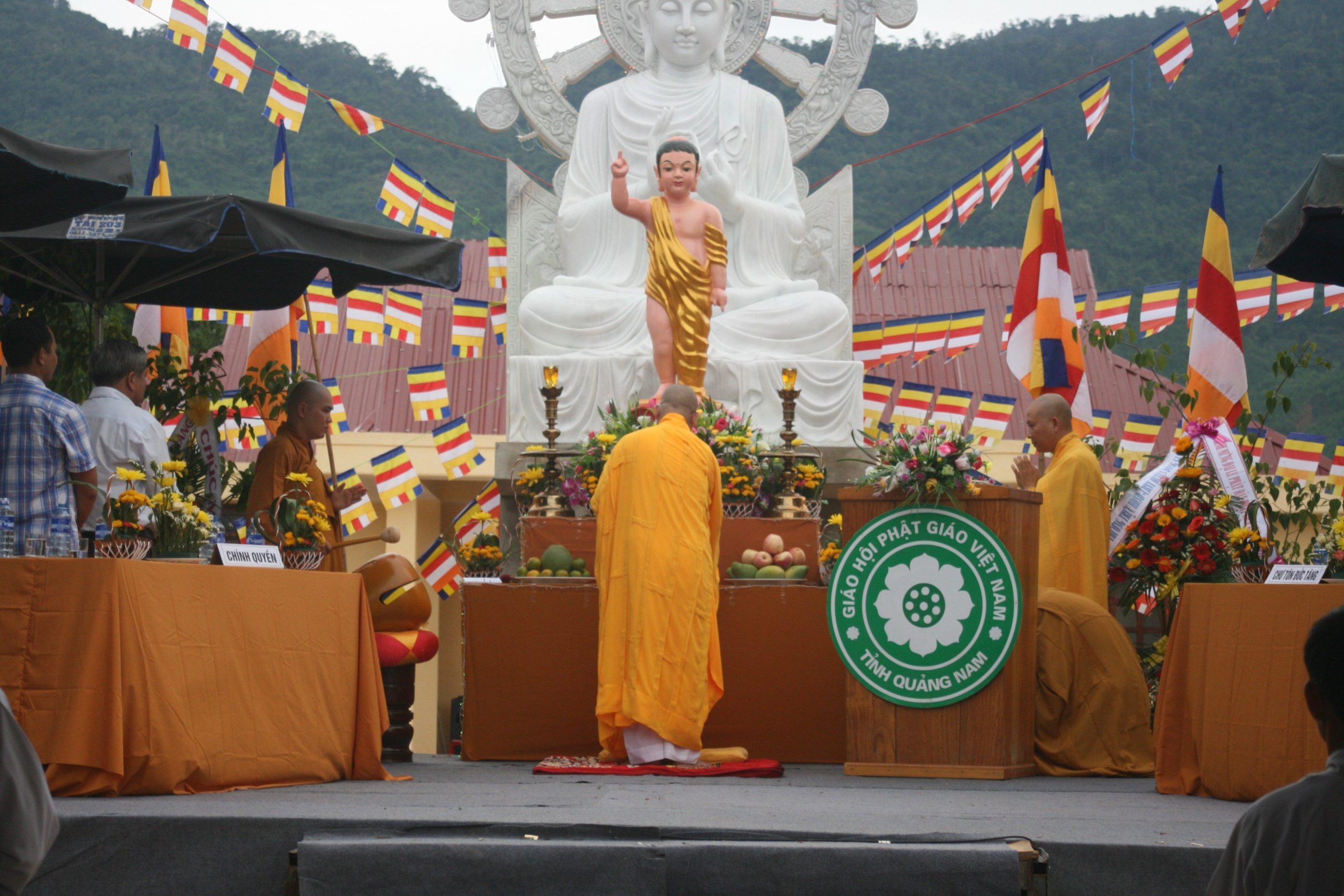 “Thầy Thích Hiện Thể: Một Tu Sĩ Tận Tâm Truyền Bá Phật Pháp và Xây Dựng Xã Hội Tốt Đẹp”